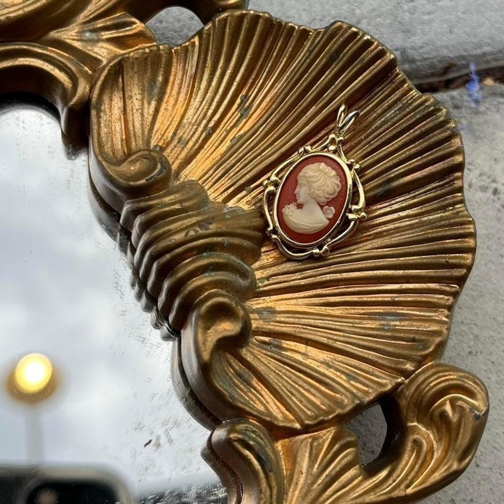 Vintage Trifari Cameo Pendant – Gold Tone Frame with Classical Cameo Design